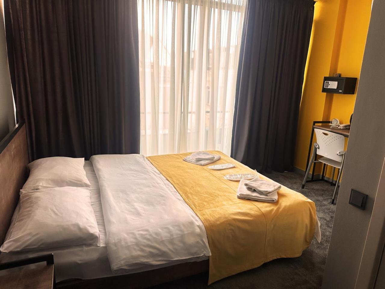 Diuma Hotel Tbilisi Buitenkant foto