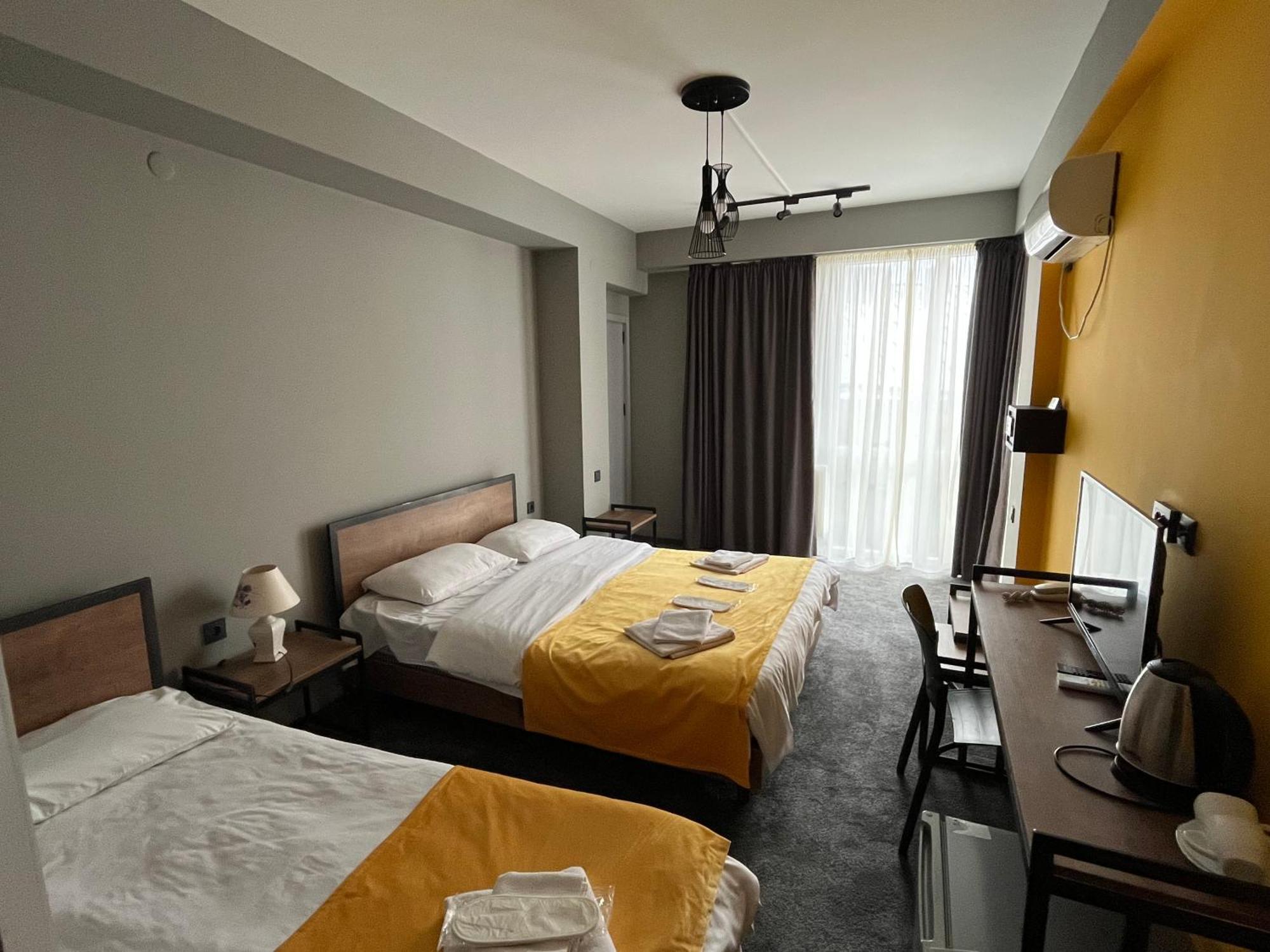 Diuma Hotel Tbilisi Buitenkant foto