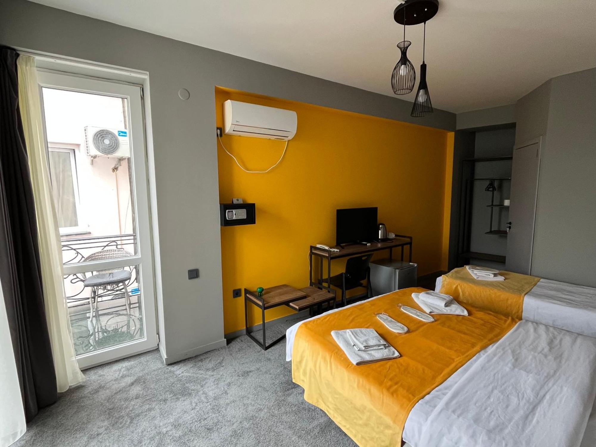 Diuma Hotel Tbilisi Buitenkant foto