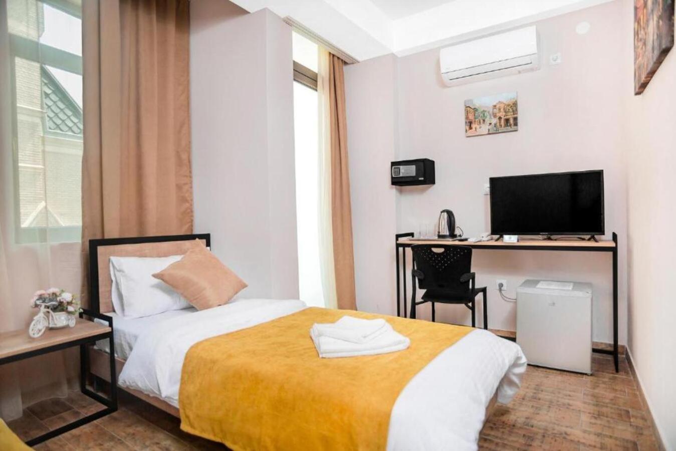 Diuma Hotel Tbilisi Buitenkant foto